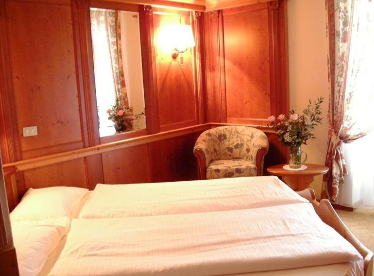Hotel Cevedale Living Romance Hotel Cogolo Quarto foto