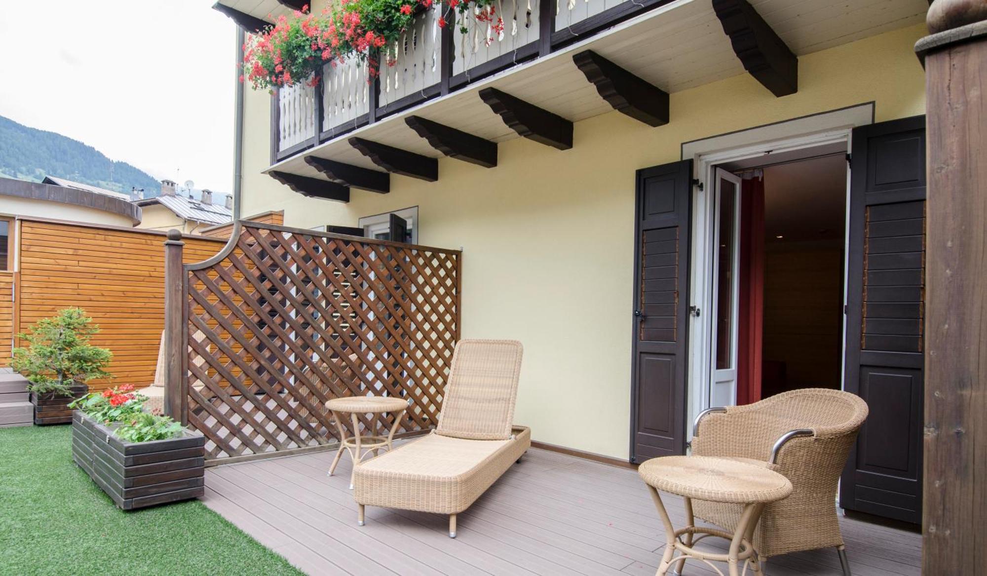 Hotel Cevedale Living Romance Hotel Cogolo Exterior foto
