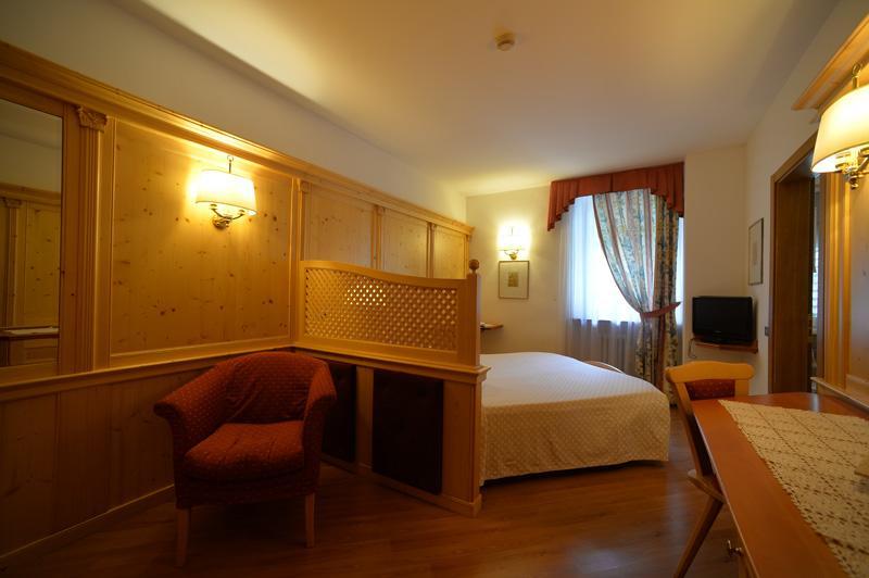 Hotel Cevedale Living Romance Hotel Cogolo Exterior foto