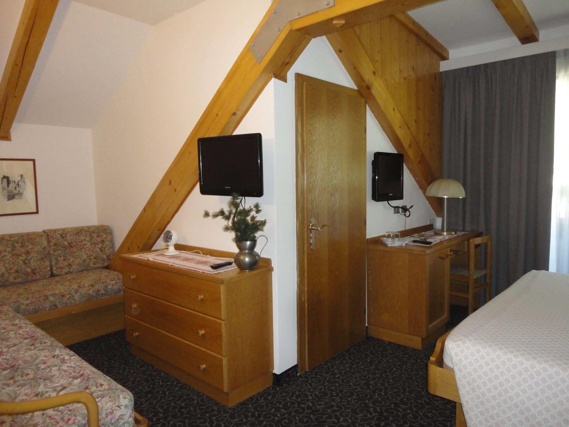 Hotel Cevedale Living Romance Hotel Cogolo Exterior foto